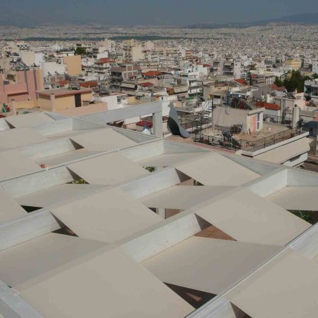 Ξύλινη πέργκολα από τοίχο με τεντόπανο