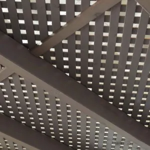 Πέργκολα με καφασωτό Privacy απο τοίχο