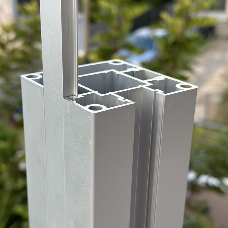 Mat anodized aluminum post  | 7,5 x 7,5 x 100cm