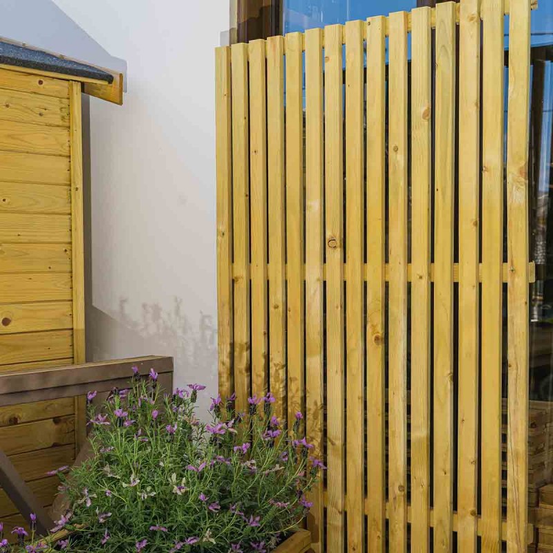 Slatted fence panel