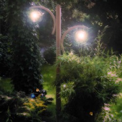 Twin arched garden light