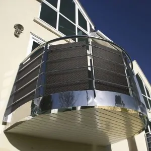 Rattan privacy screen - brown