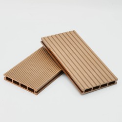 Σανίδα πατώματος WPC γραμμωτή 2,4 x 14,6 x 360εκ. - καφέ ανοιχτό