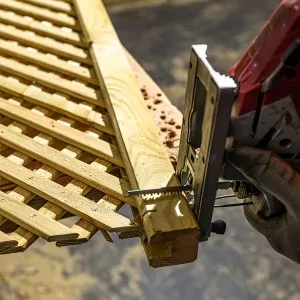 Ξύλινο Πλαίσιο Καφασωτού 4,5 x 4,5εκ. – Αυλάκι 16mm – Μήκος 510εκ.