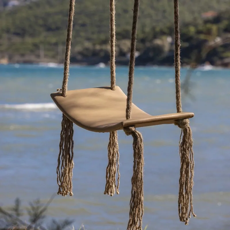 Καμπυλωτή Ξύλινη Κούνια Μπεζ με Κρόσσια