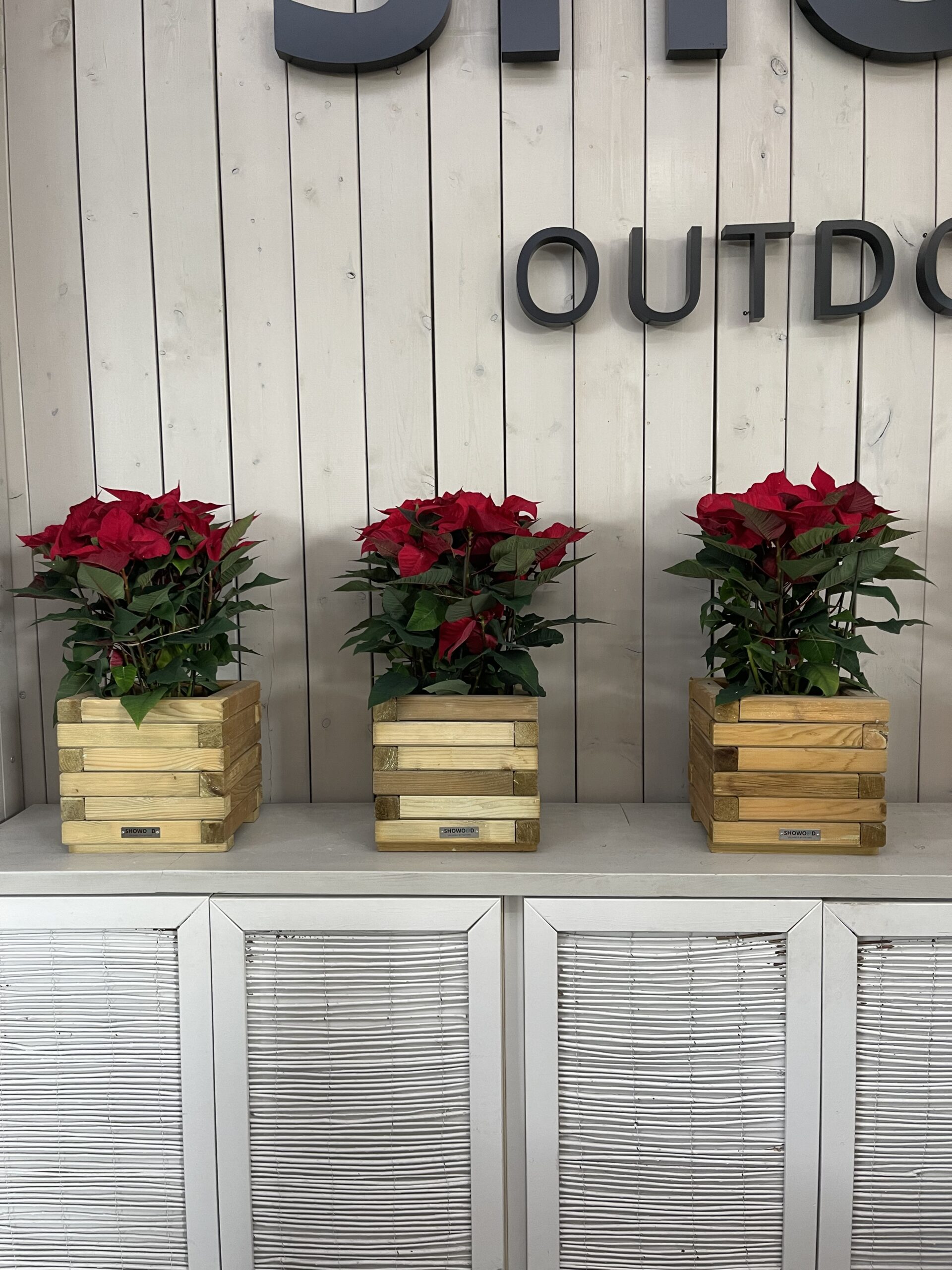 SHOWOOD Wooden Planters for Winter Destinations