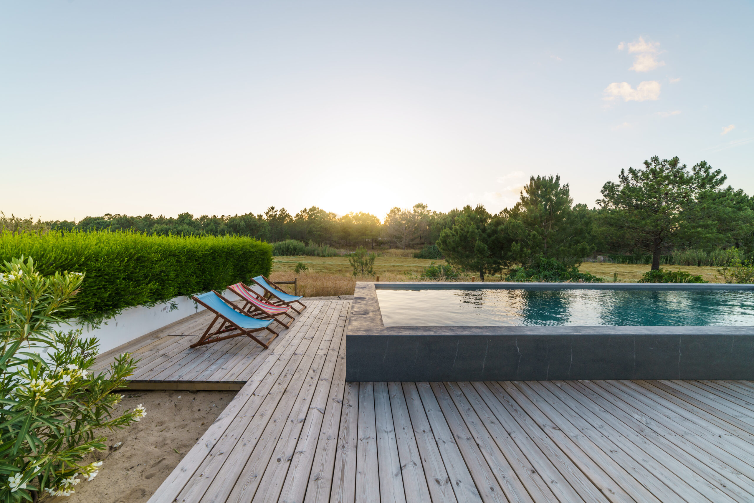 Decking δάπεδο που αντέχει στη βροχή και δεν γλιστράει