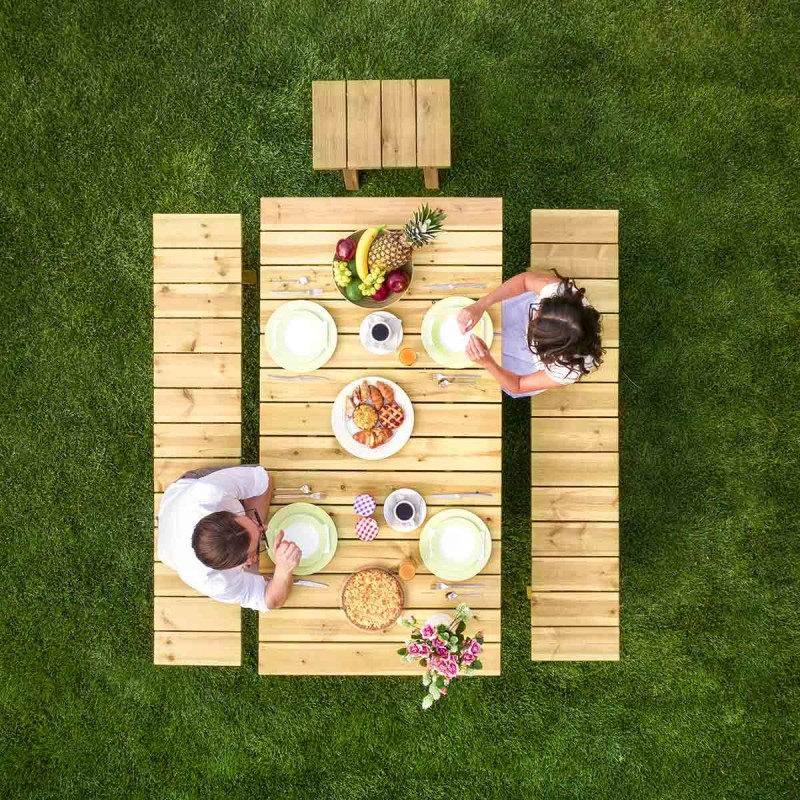 Ξύλινο τραπέζι κήπου